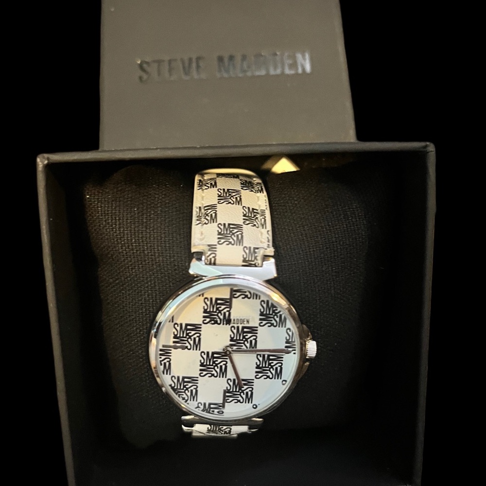 BNIB Steve Madden Women's Logo Checkered Patterned Strap Watch